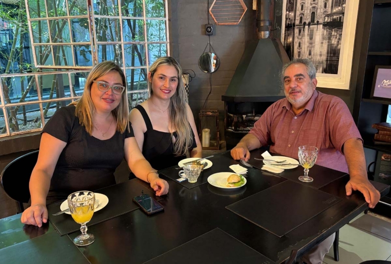 Jéssica e Elizabete Almeida, Claudio Ferreira