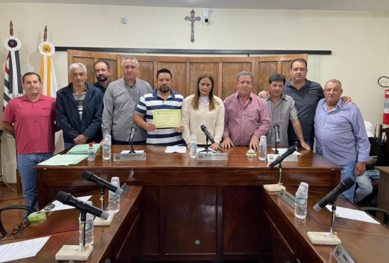 Organizadores do 33º Campeonato de Futebol de Timburi são homenageados 