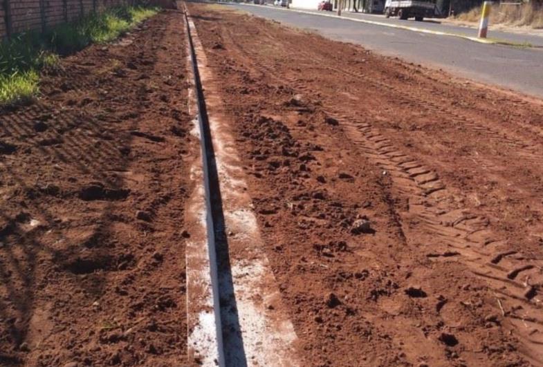 Guias são instaladas em trecho da Avenida Mário Covas em Avaré