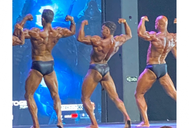 O evento NPC Musclecontest Bauru reuniu atletas de alto nível e marcou a estreia de Gustavo