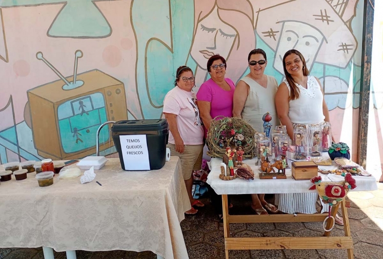 O local também recebeu tendas com artesanato,  além de doces e salgados preparados pelos  participantes dos cursos do Sebrae