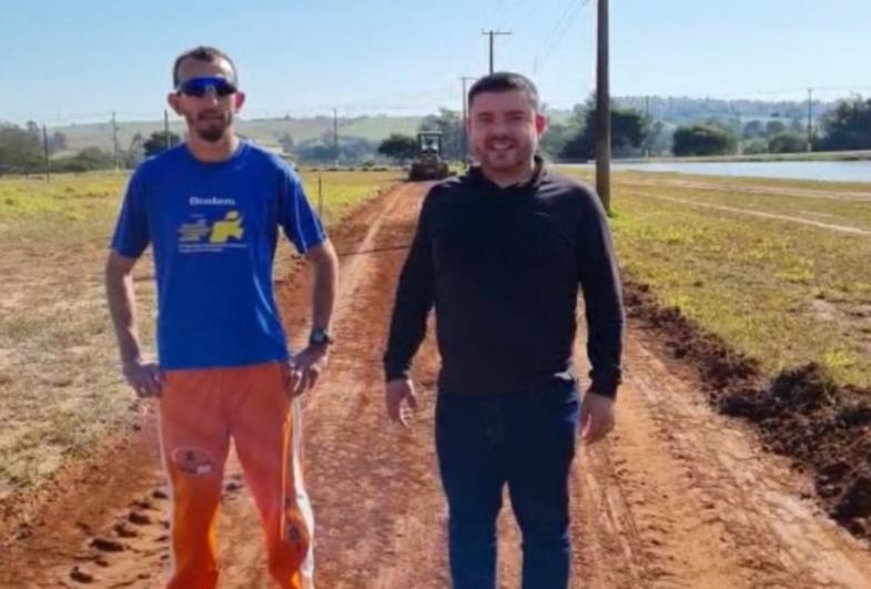 Pista de Atletismo de Terra é aberta no Parque dos Lagos para valorizar atletas de Sarutaiá