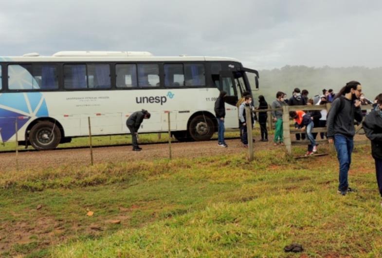 Universitários da Unesp fazem visita de campo em Timburi 