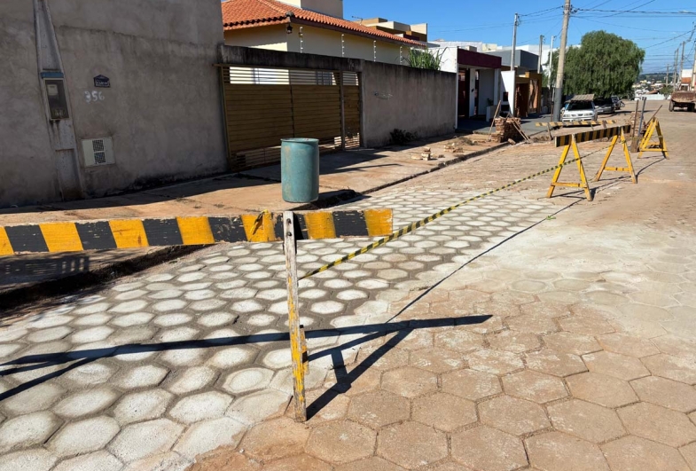 Prefeitura de Fartura realiza manutenção em lajotamento na Rua dos Manacás