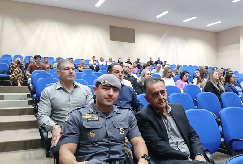 1º Ten. Gustavo e prefeito de Piraju Carlinhos Pneus