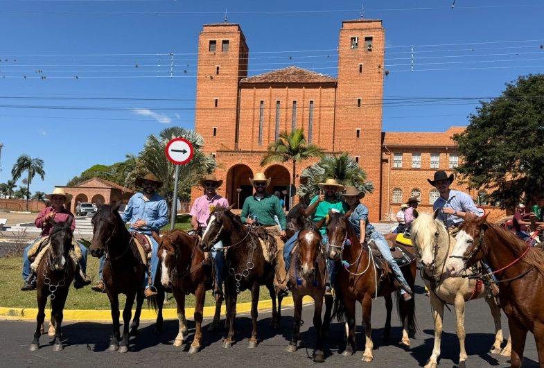 Cavalgada Feshow 2026 reúne cavaleiros e comitivas de toda a região em Itaporanga
