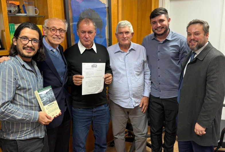 Professor Henrique, deputado estadual Eduardo  Suplicy, Toninho do Batista, Tinho Bortotti,  Léo Maia e advogado Michel Bertoni
