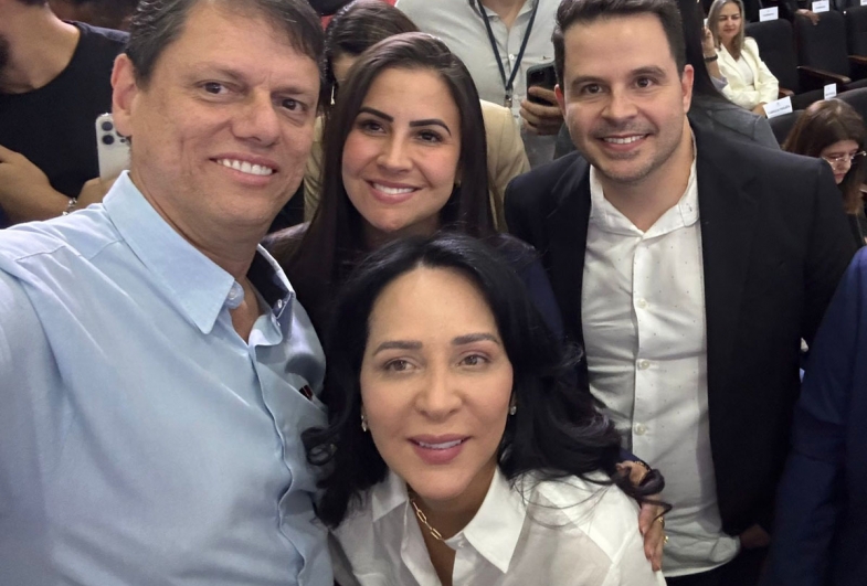 Governador Tarcísio de Freitas, primeira-dama do  Estado Cristiane de Freitas, primeira-dama  Taís Marcusso e prefeito Diego do Nino