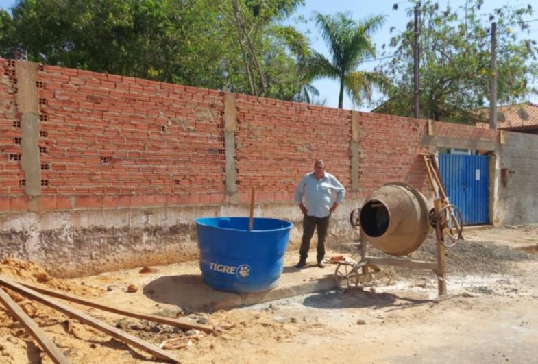 Prefeito de Tejupá visita obras e conversa com a população