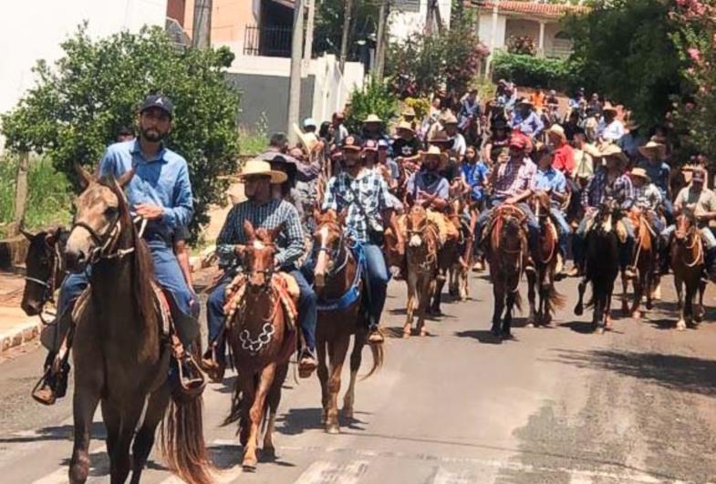 Sucesso em Águas de Santa Bárbara: Cavalgada de Nossa Senhora Aparecida encanta devotos