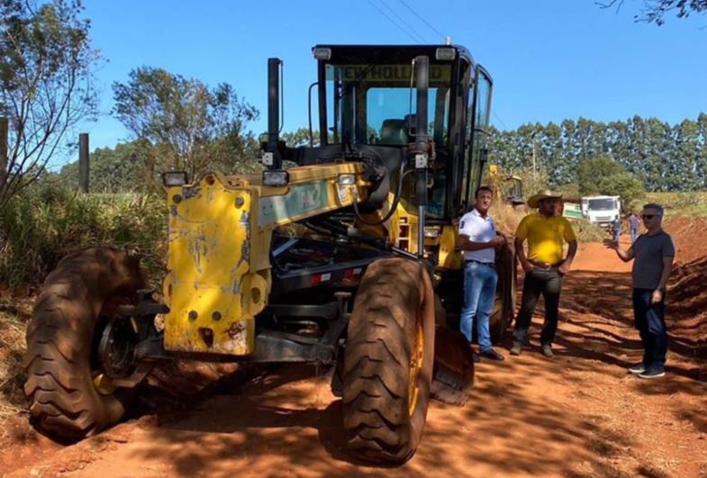 Prefeitura de Sarutaiá recupera as estradas rurais do município