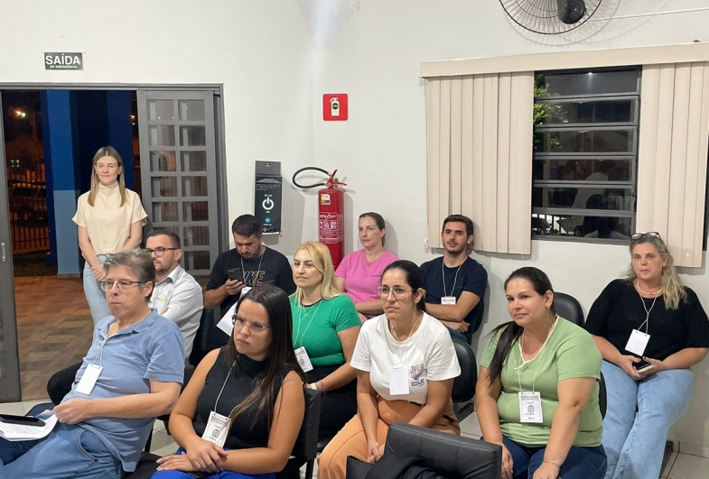 Público acompanhando as propostas apresentadas durante a conferência