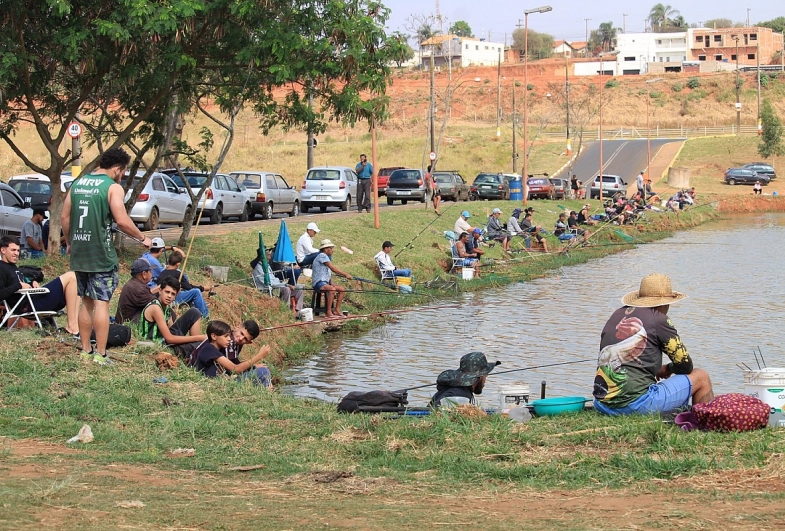 Dia dos Pais será comemorado com evento de pesca no lago Bertha Bannwart em Avaré