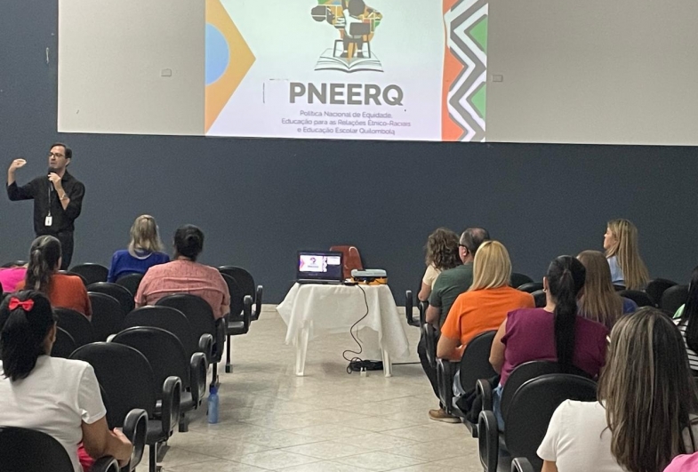 O evento teve o  objetivo de levar a importância do  antirracismo na educação e refletir sobre  possibilidades de atuação do professor