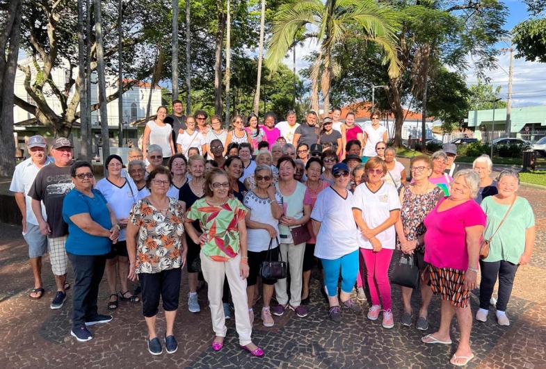 CCI promove aula de zumba na Praça 9 de Julho para terceira idade