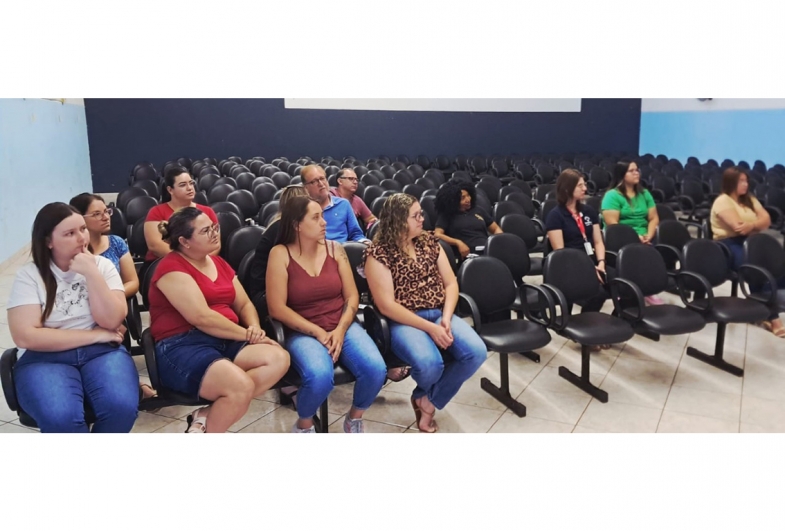 O encontro reuniu comerciantes, representantes de  instituições públicas e membros da comunidade