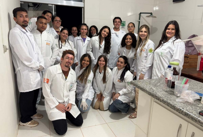 FIT Promove Experiência Laboratorial com Extração de DNA para Alunos do 2º Termo de Enfermagem