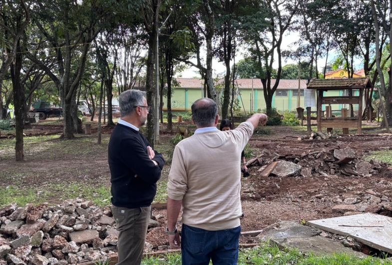 Prefeito Marcão vistoriando as obras com o deputado federal João Cury, em maio de 2026