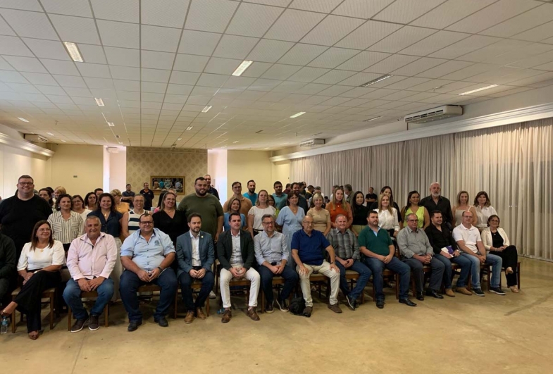 A assembleia reuniu autoridades do consórcio Associação dos Municípios do Vale do Paranapanema no Haras Piedade, em Taguaí