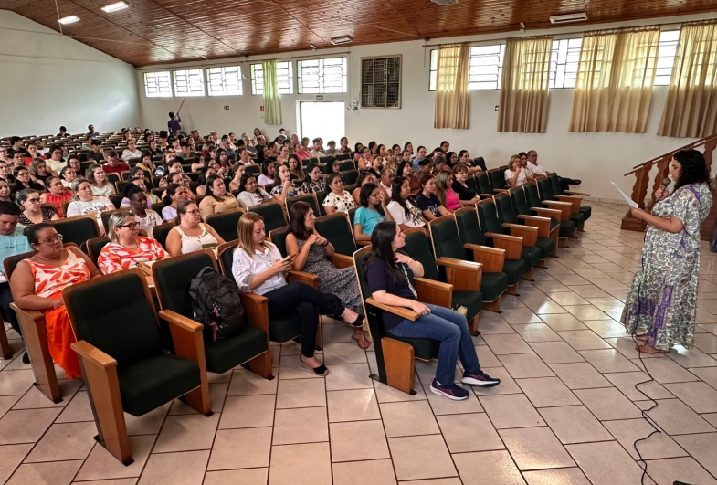 Prefeitura de Fartura promove formação para profissionais de apoio da Educação