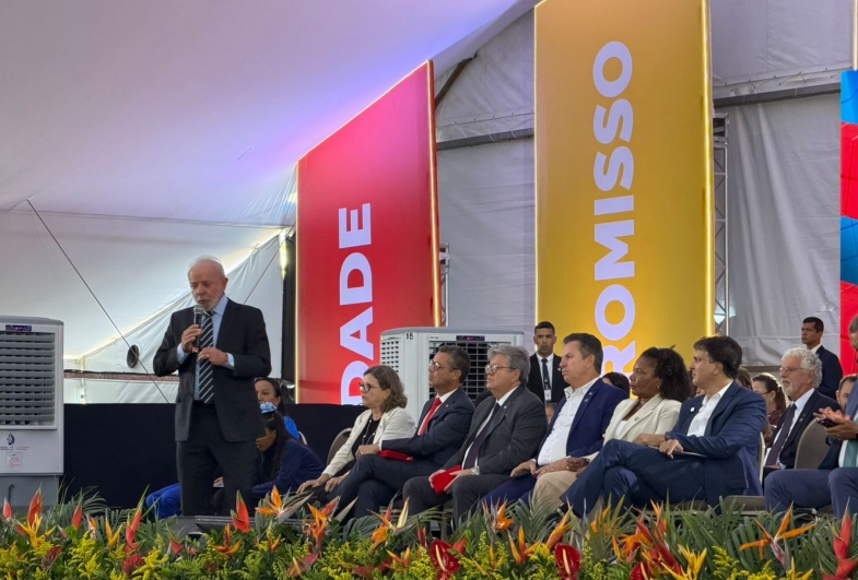 Autoridades durante o evento