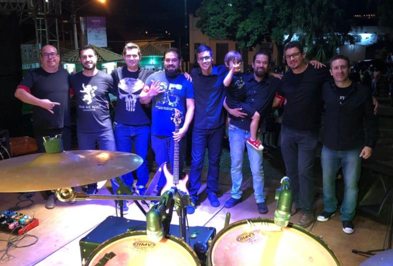 Artistas fazem shows na Praça da Matriz de Fartura