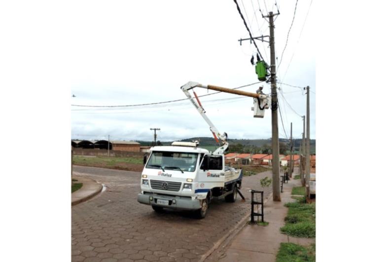 Inicia instalação de iluminação pública no bairro Marli Meneguel