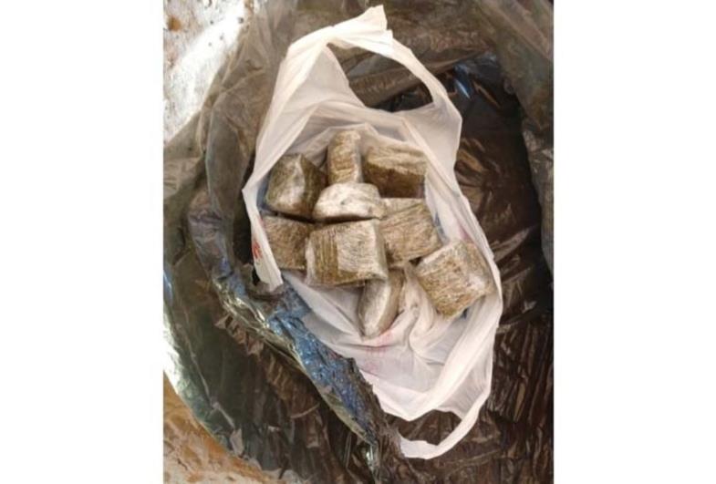 DISE apreende maconha em construção abandonada na Vila Martins II em Avaré