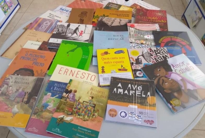 Biblioteca Municipal recebe 100 livros através de edital de doação do SISEB