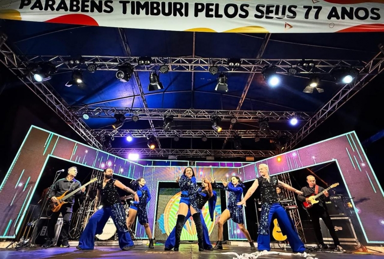 O show com a Banda Santa Esmeralda animou a noite com  sucessos dançantes e muito carisma