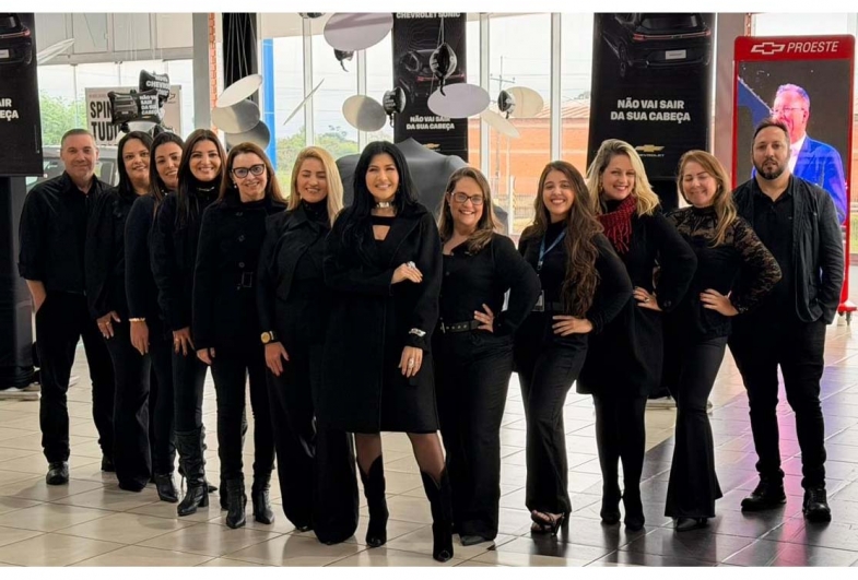 A equipe da Proeste Avaré: Rodrigo, Fabiana, Bruna, Viviane, Eliana, Cleice,  gerente Carol, Larissa, Nicole, Cibele, Gisele e Luiz