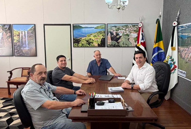 Prefeito de Timburi se reúne com técnicos da CDHU