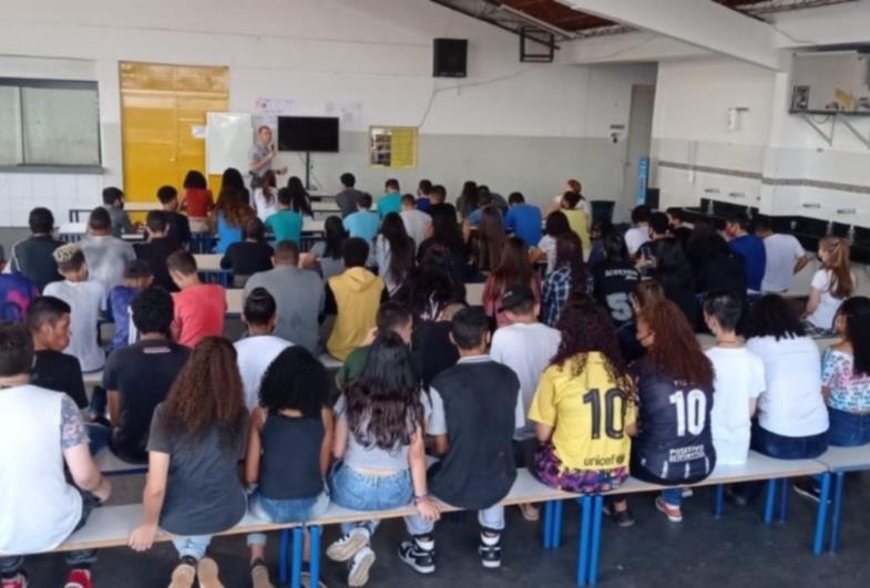 POLÍCIA MILITAR REALIZA CICLO DE PALESTRAS EM ESCOLA DE AVARÉ