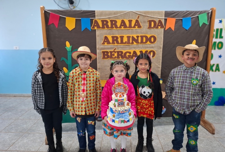 Escola Arlindo Bergamo comemora 26 anos com Festa Junina em Taguaí