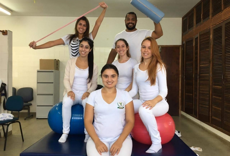 A fisioterapeuta Ana Elise com amigos