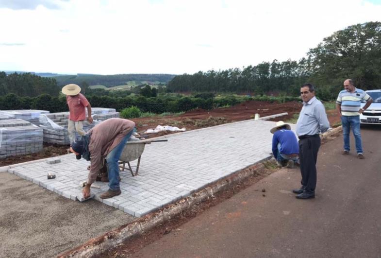 Obras de calçamentos são retomadas no município de Timburi 