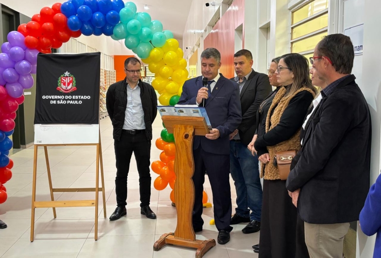 O prefeito Rodrigo Fuloni durante pronunciamento  na inauguração da creche-escola