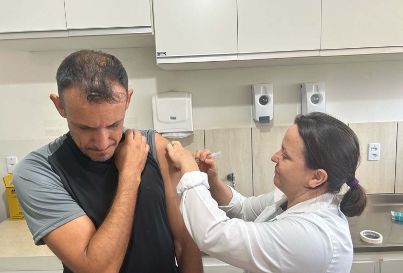 Funcionários públicos também já estão sendo vacinados