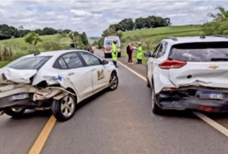 Motorista atinge dois veículos em rodovia de Itaporanga