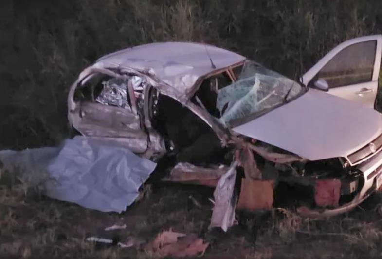 Acidente entre carro e caminhão provoca mortes e deixa feridos em rodovia de Paranapanema