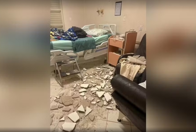 Acompanhante fica ferido após parte do teto de quarto desabar em hospital de Piraju