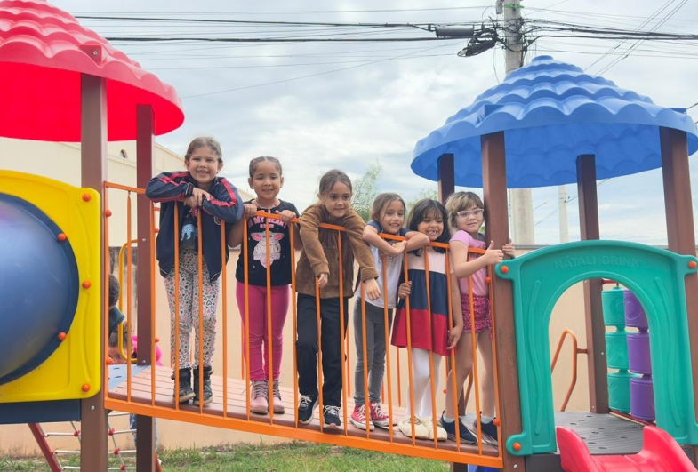 Escola Municipal Alzira Pavão de Avaré inaugura parquinho para alunos