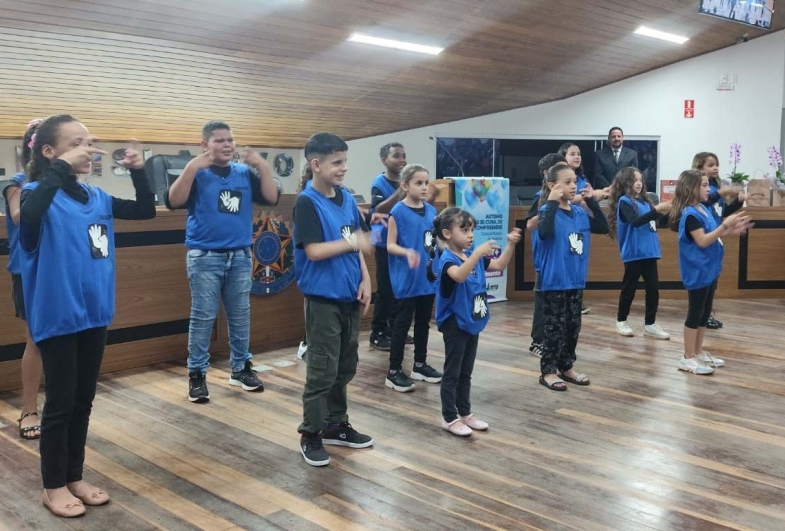 Apresentação do Coral de Libras