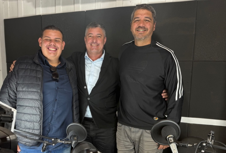 Assessor de Imprensa da prefeitura de Sarutaiá, Gabriel Gomes, acompanhou o prefeito Rodrigo durante a entrevista ao jornalista Henrique Outeiro