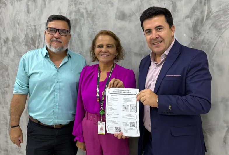 Assessor do Ministério da Saúde João, secretária nacional Vera Lúcia de Azevedo e prefeito Cristiano Amorim