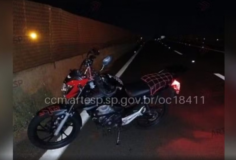 Pedestre morre ao ser atropelado por carreta e moto na SP-255 em Avaré