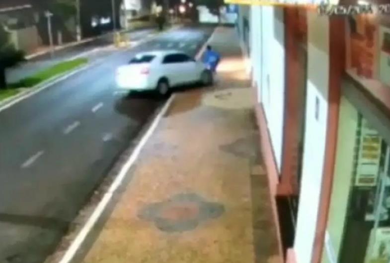 Padre atropela homem suspeito de furtar paróquia