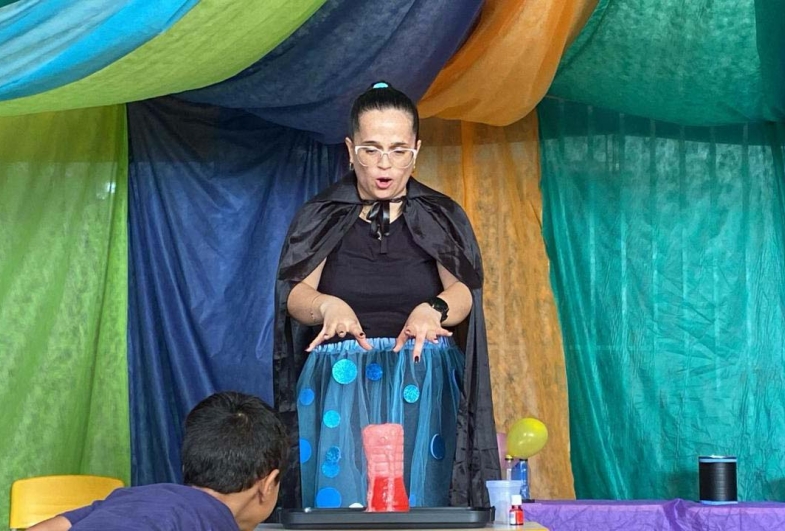 Professora Regiane da Escola Vitório Bergamo