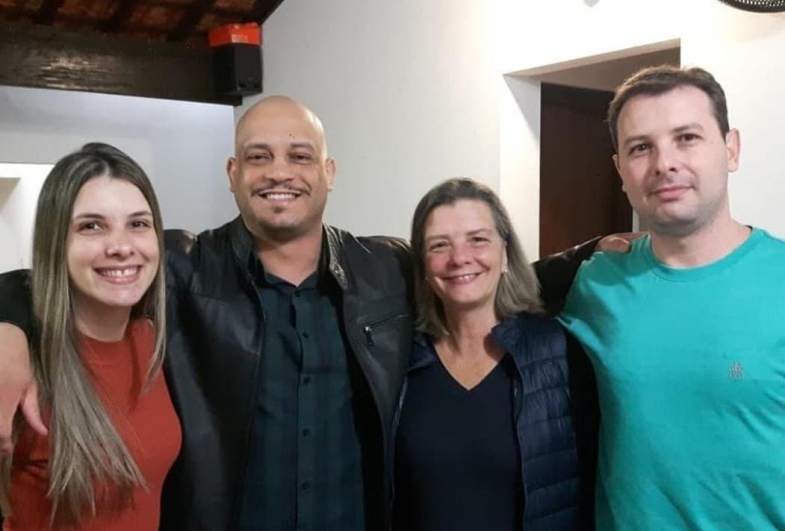 Bruno com a mãe Lenice Guazzelli e os irmãos Juliana e Lucas