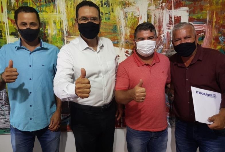 Comitiva de Itaporanga visita  gabinete do deputado Vitor Lippi